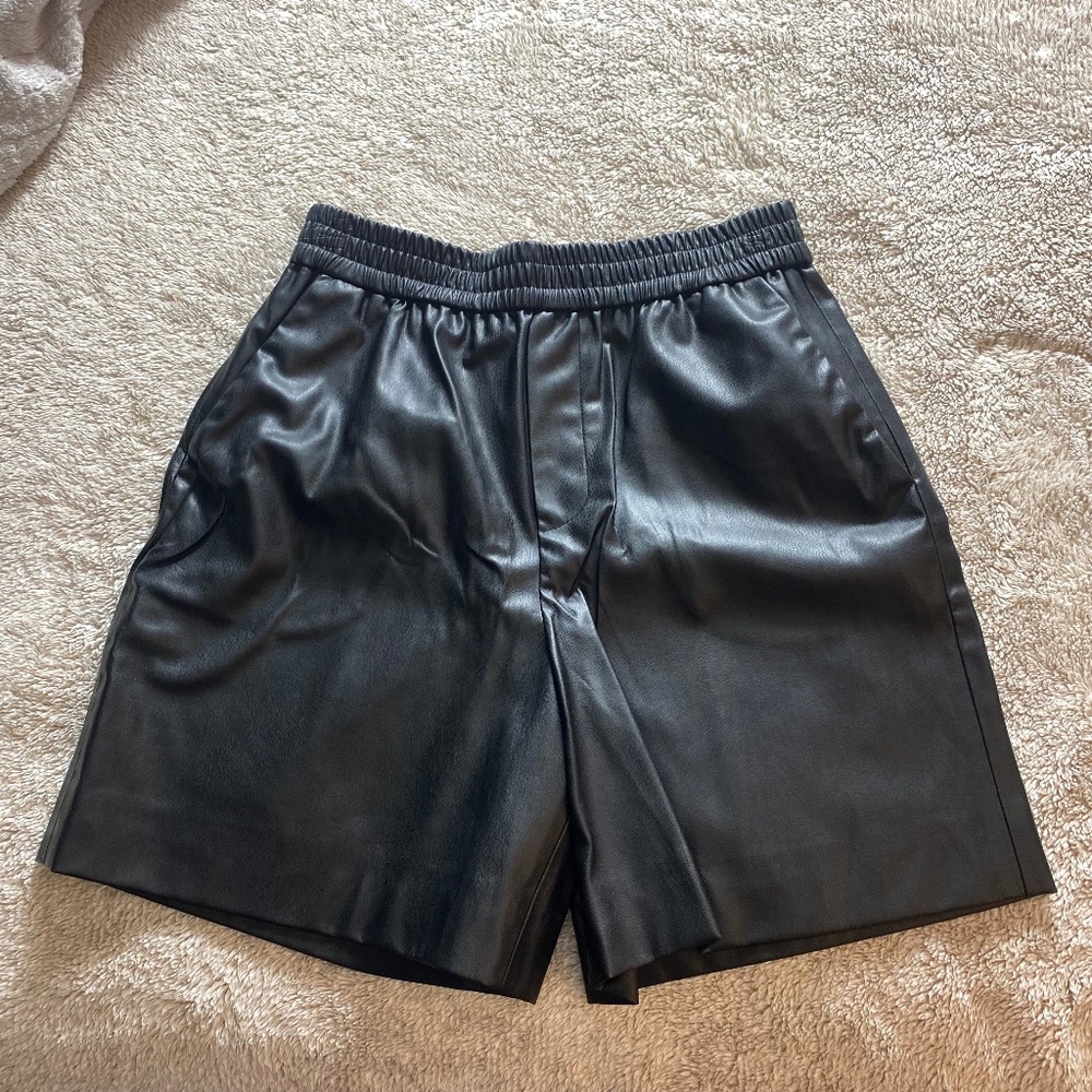 Women’s Zara Black Faux Leather Bermuda Shorts S
